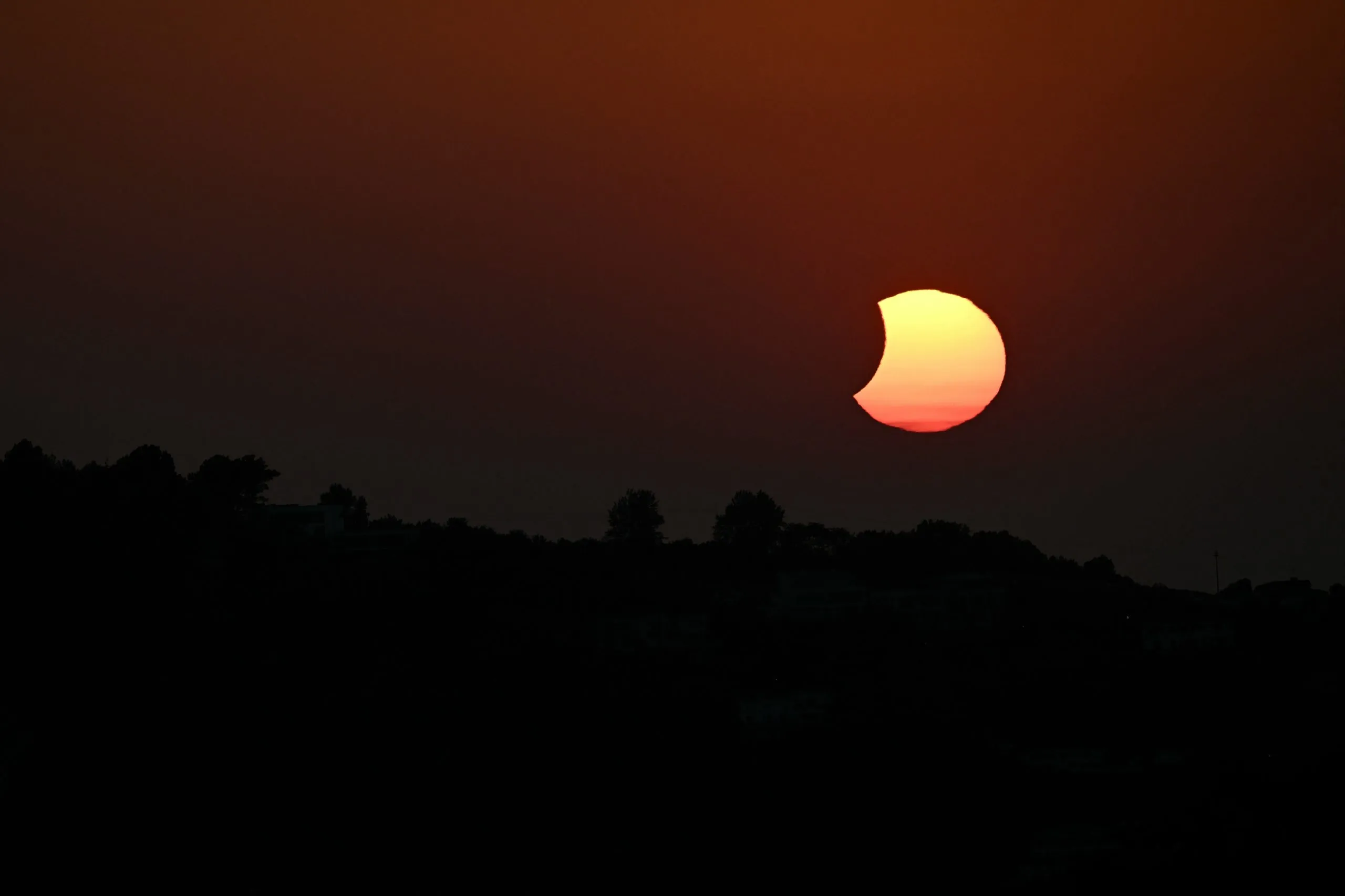 Ολική έκλειψη Ηλίου πάνω από τη βόρεια Ισπανία