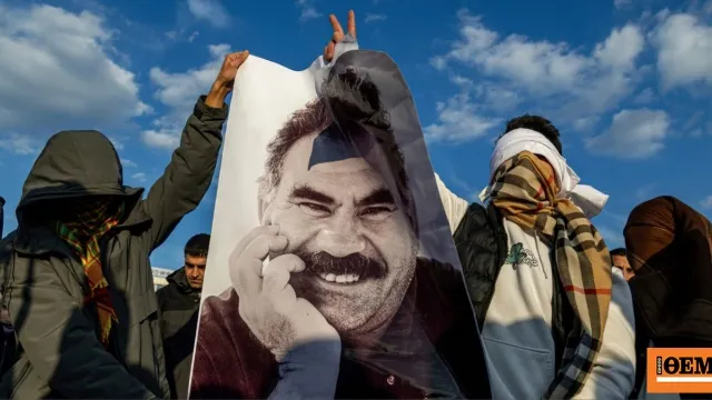 Ο Αμπντουλάχ Οτσαλάν και μέλη του PKK σε διαδήλωση