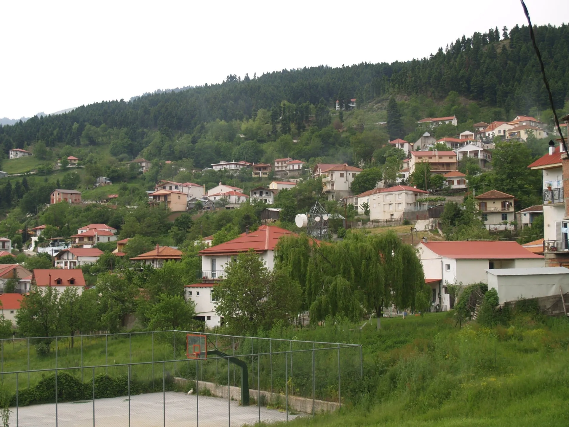 Ορεινό χωριό Χρυσομηλιά στα Μετέωρα Θεσσαλίας