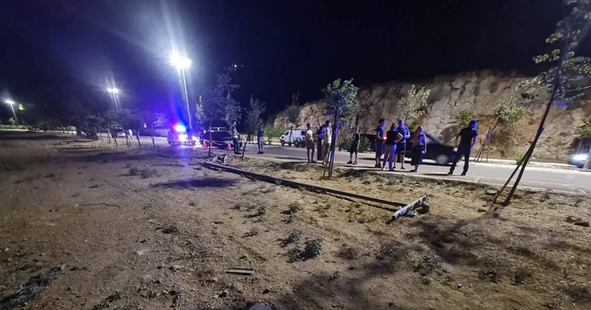 Τροχαίο δυστύχημα με ασθενοφόρο στη λεωφόρο Φυλής