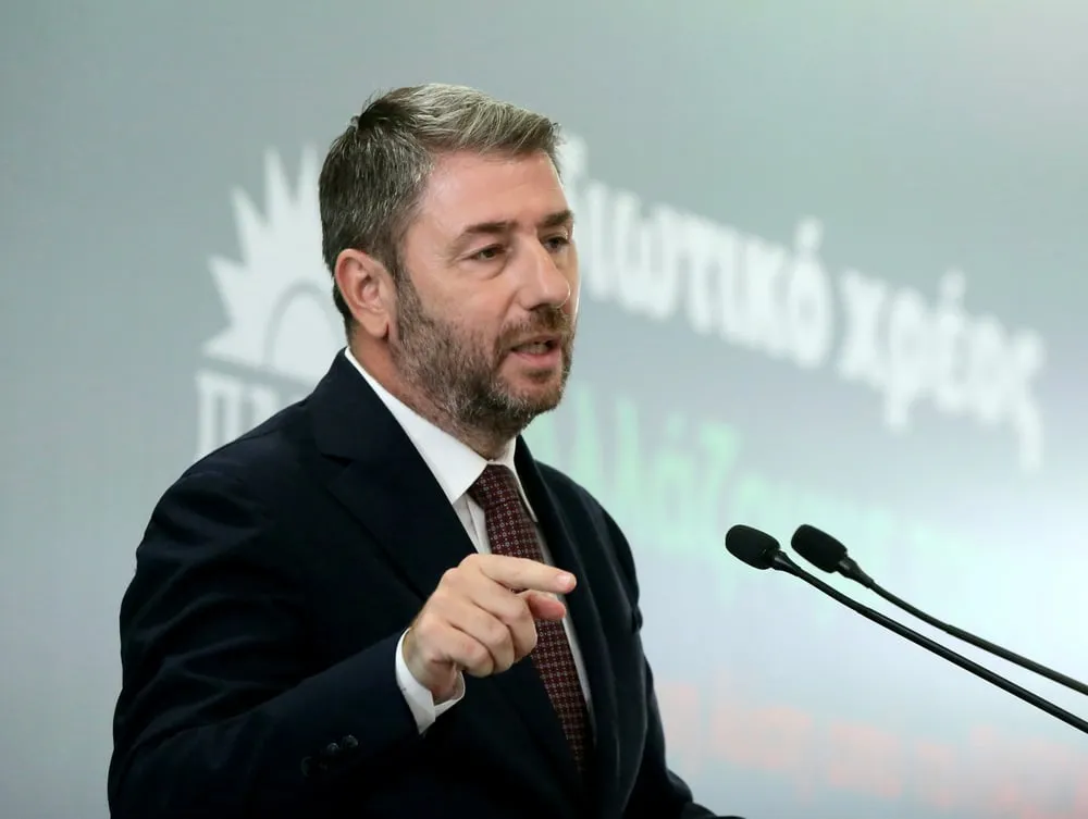 Ο Νίκος Ανδρουλάκης παρουσιάζει προτάσεις ΠΑΣΟΚ για ιδιωτικό χρέος