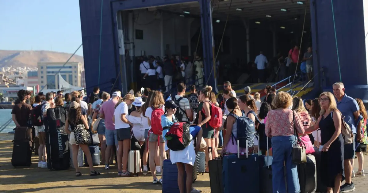 Η μεγάλη έξοδος του Αυγούστου αδειάζει τα λιμάνια της Αττικής