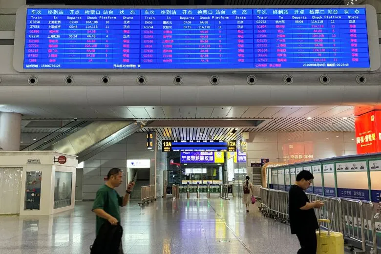 Τυφώνας Dolphin πλήττει τη Σαγκάη με ισχυρούς ανέμους