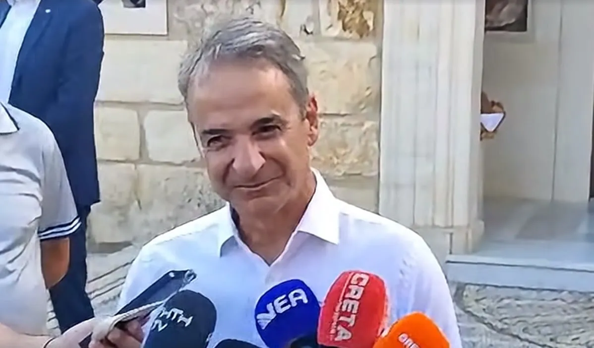 Ο Κυριάκος Μητσοτάκης στη Θεία Λειτουργία στα Χανιά