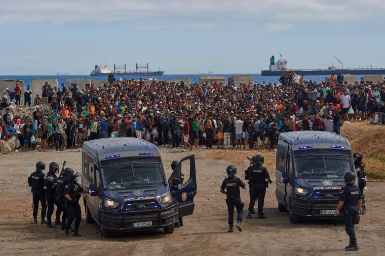 Φωτιά σε καταυλισμό μεταναστών στην παραλία Μπενίτεθ Θέουτα