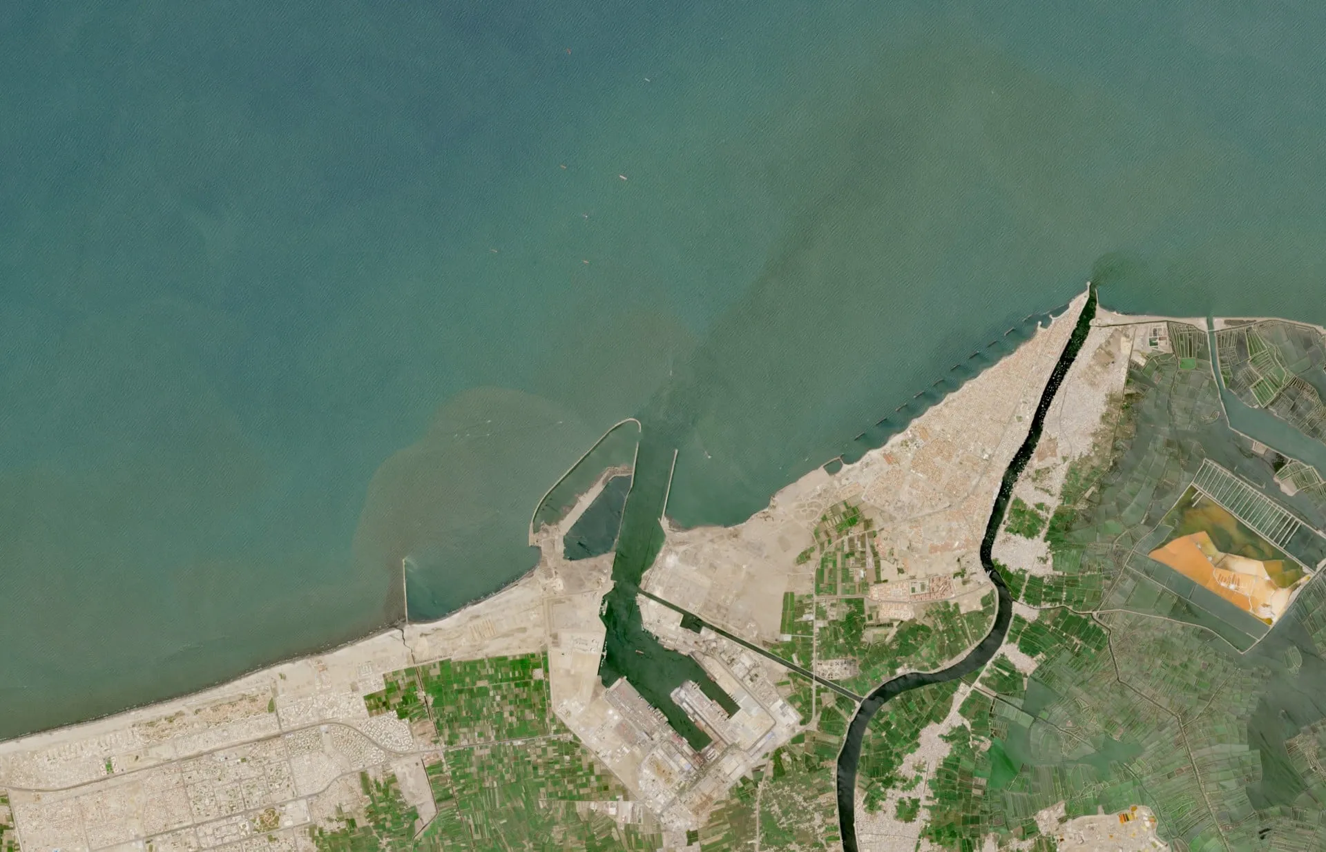 Διυλιστήριο της Aramco στην Τζαζάν μετά την επίθεση με drones