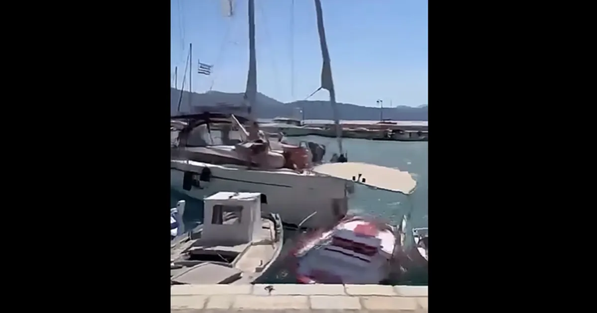 Ιστιοφόρο προσκρούει σε σκάφη στο λιμάνι Καλάμου Λευκάδας
