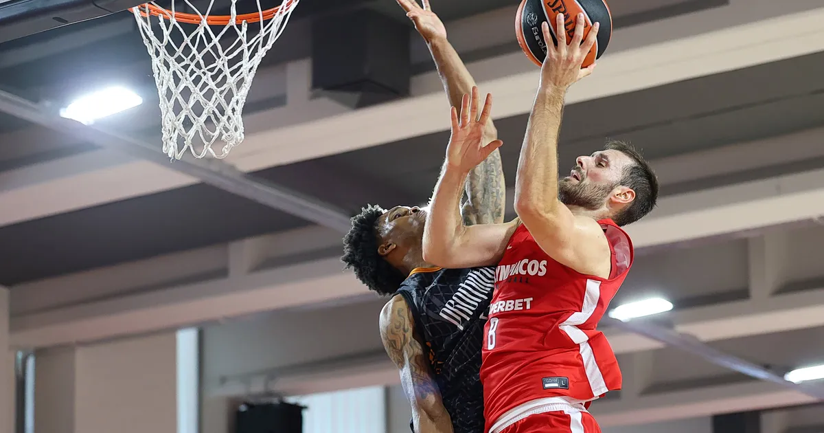 Παίκτες του Ολυμπιακού σε φιλικό αγώνα κόντρα στον Προμηθέα