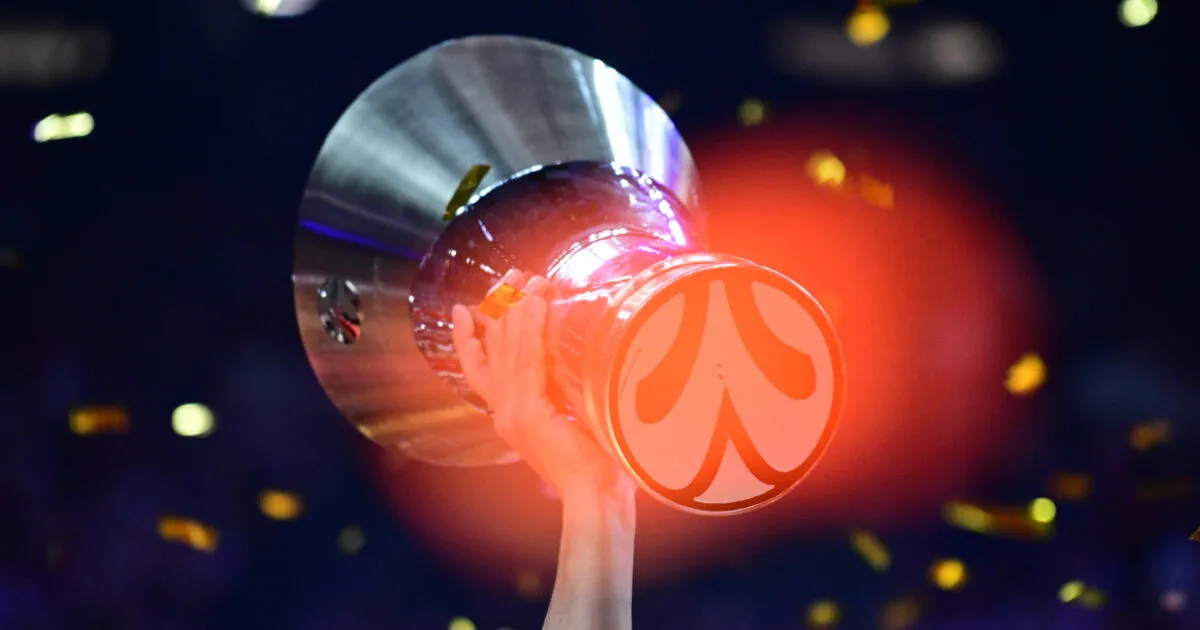 Λογότυπο Euroleague δίπλα σε μπάλα μπάσκετ