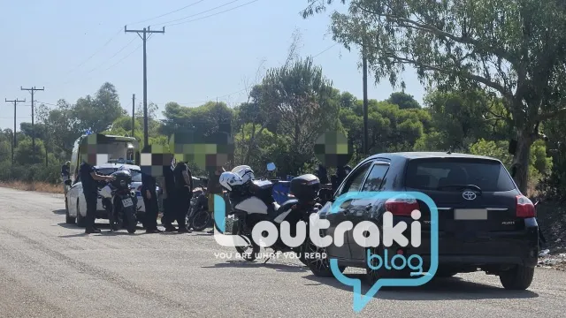 Κάδοι απορριμμάτων σε δρόμο στο Λουτράκι