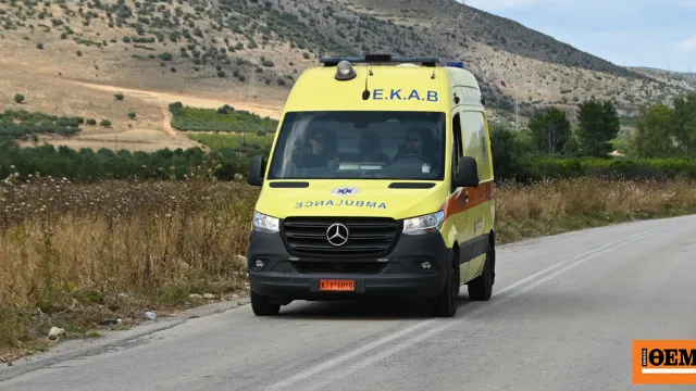 Αυτοκίνητο πέφτει πάνω σε τουρίστες στα Μάλια