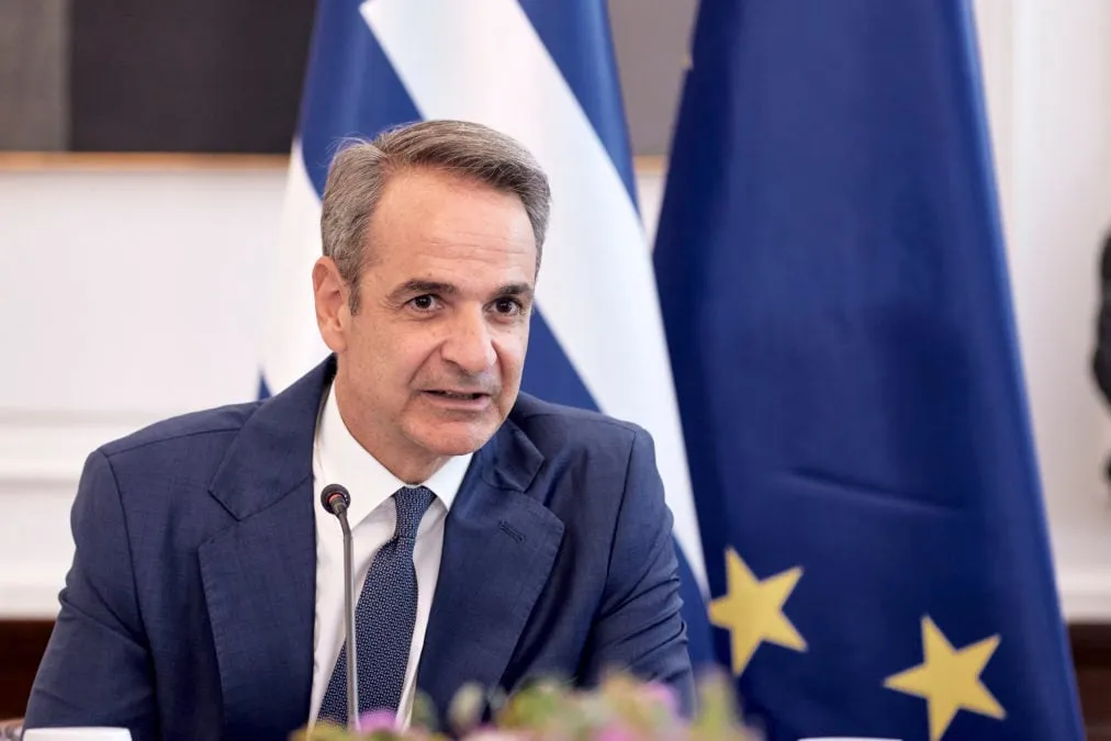 Πυροσβεστικά ελικόπτερα σε επιχείρηση κατάσβεσης πυρκαγιάς