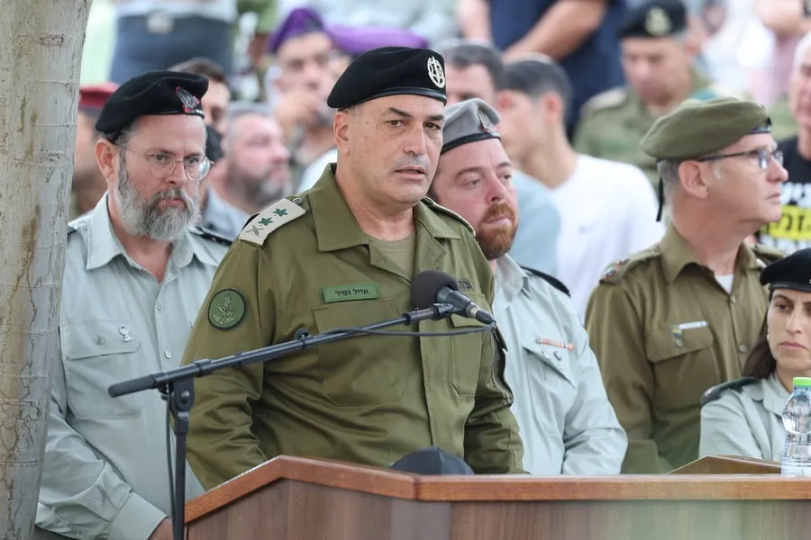 Ο αρχηγός των IDF Εγιάλ Ζαμίρ επισκέπτεται στρατεύματα στη Γάζα
