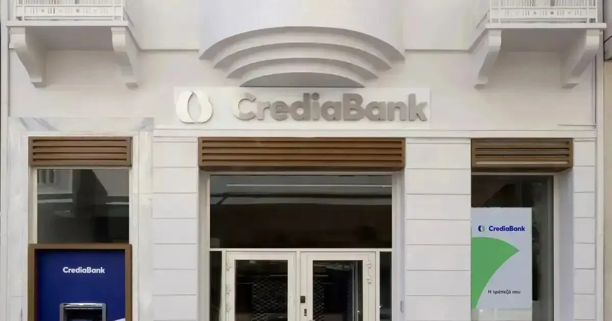Κτίριο και λογότυπο της τράπεζας CrediaBank