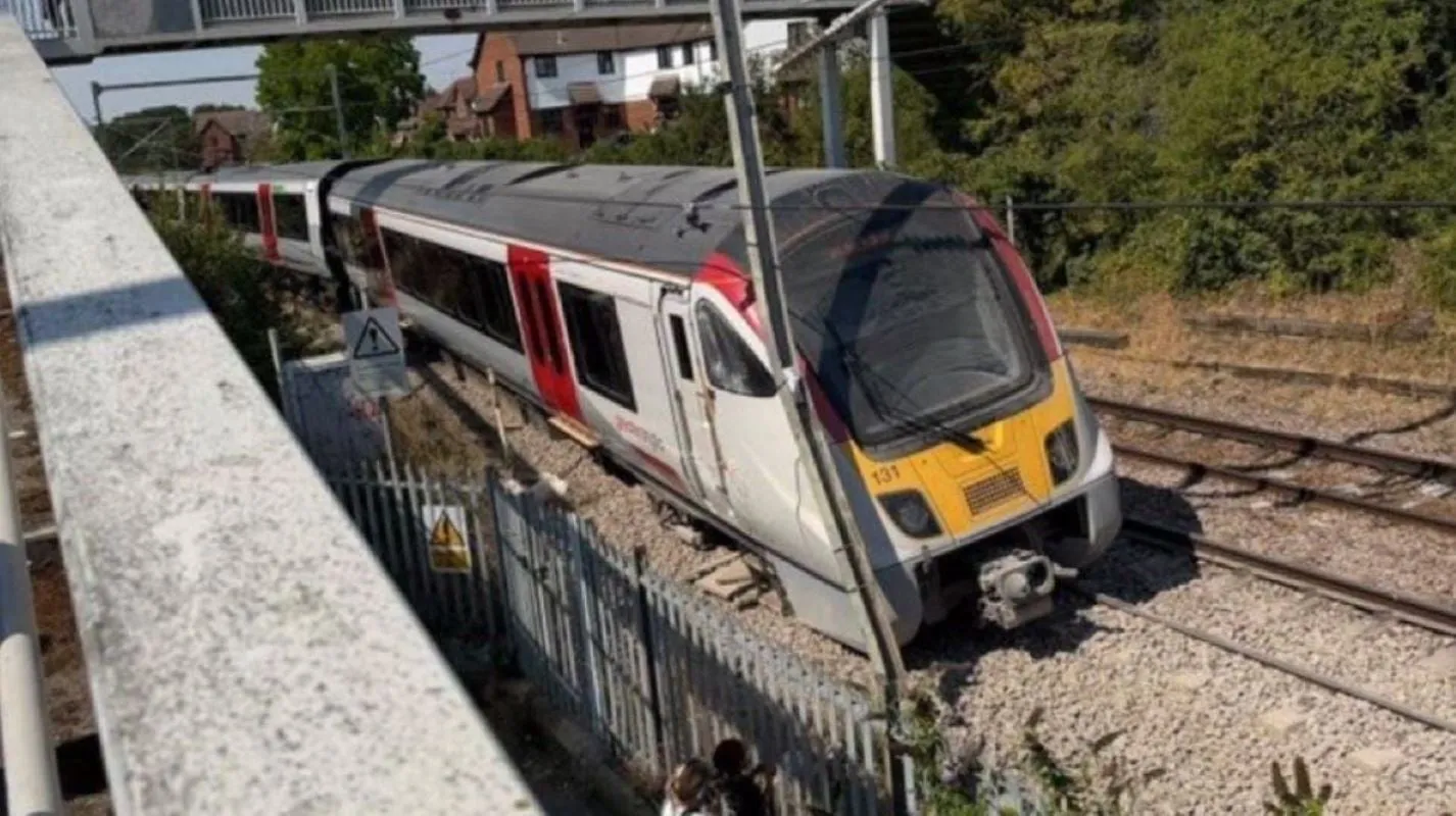 Εκτροχιασμένο τρένο της Greater Anglia κοντά στο Γουίκφορντ