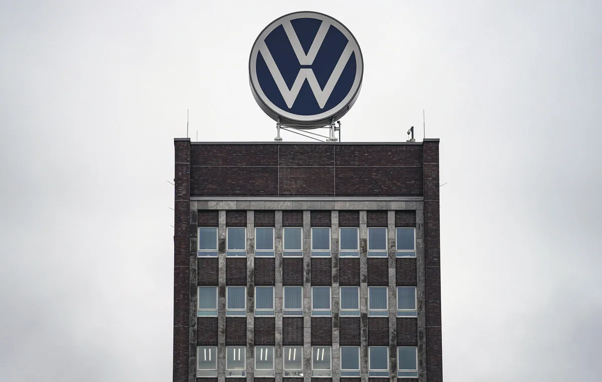 Εργοστάσιο της Volkswagen στη Γερμανία με εργαζομένους