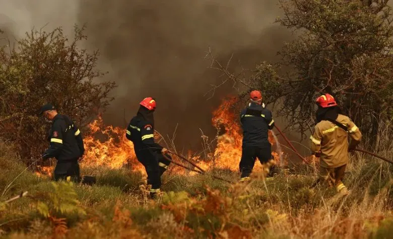 Καύσωνας και κίνδυνος πυρκαγιάς στην Ελλάδα σήμερα