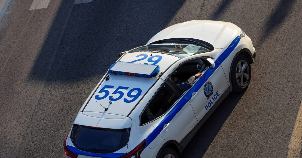 Αστυνομικό τμήμα Χανίων με περιπολικό έξω