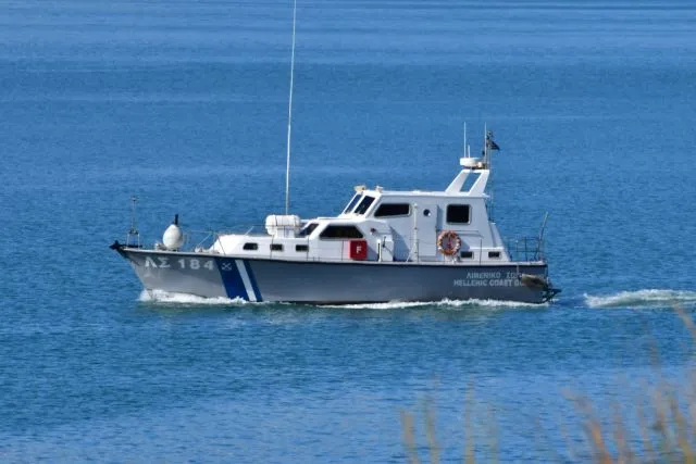 Πλωτό σκάφος Λιμενικού Σώματος σε επιχείρηση διάσωσης στη Σύμη