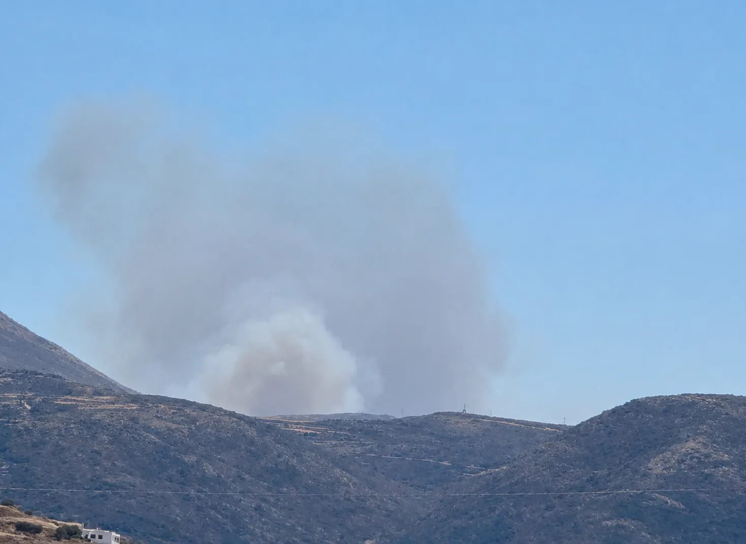 Πυροσβεστικά οχήματα σε αγροτοδασική έκταση στο Κιλκίς