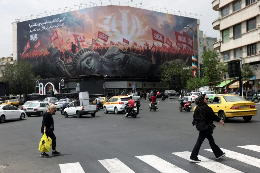 Ο Τζέι Ντι Βανς μιλά για κυρώσεις στο Ιράν