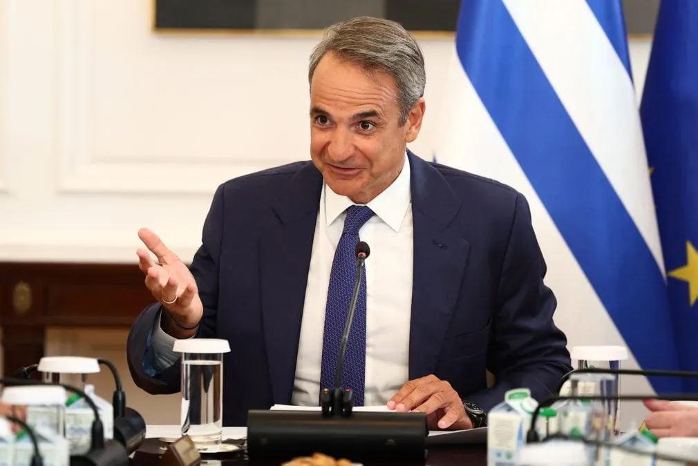 Ο Μητσοτάκης μιλά στο υπουργικό συμβούλιο στο Μέγαρο Μαξίμου