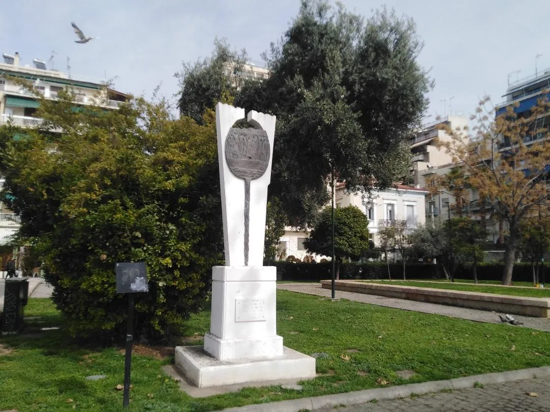 Μνημείο για τη σφαγή εργατών στο Πασαλίμανι