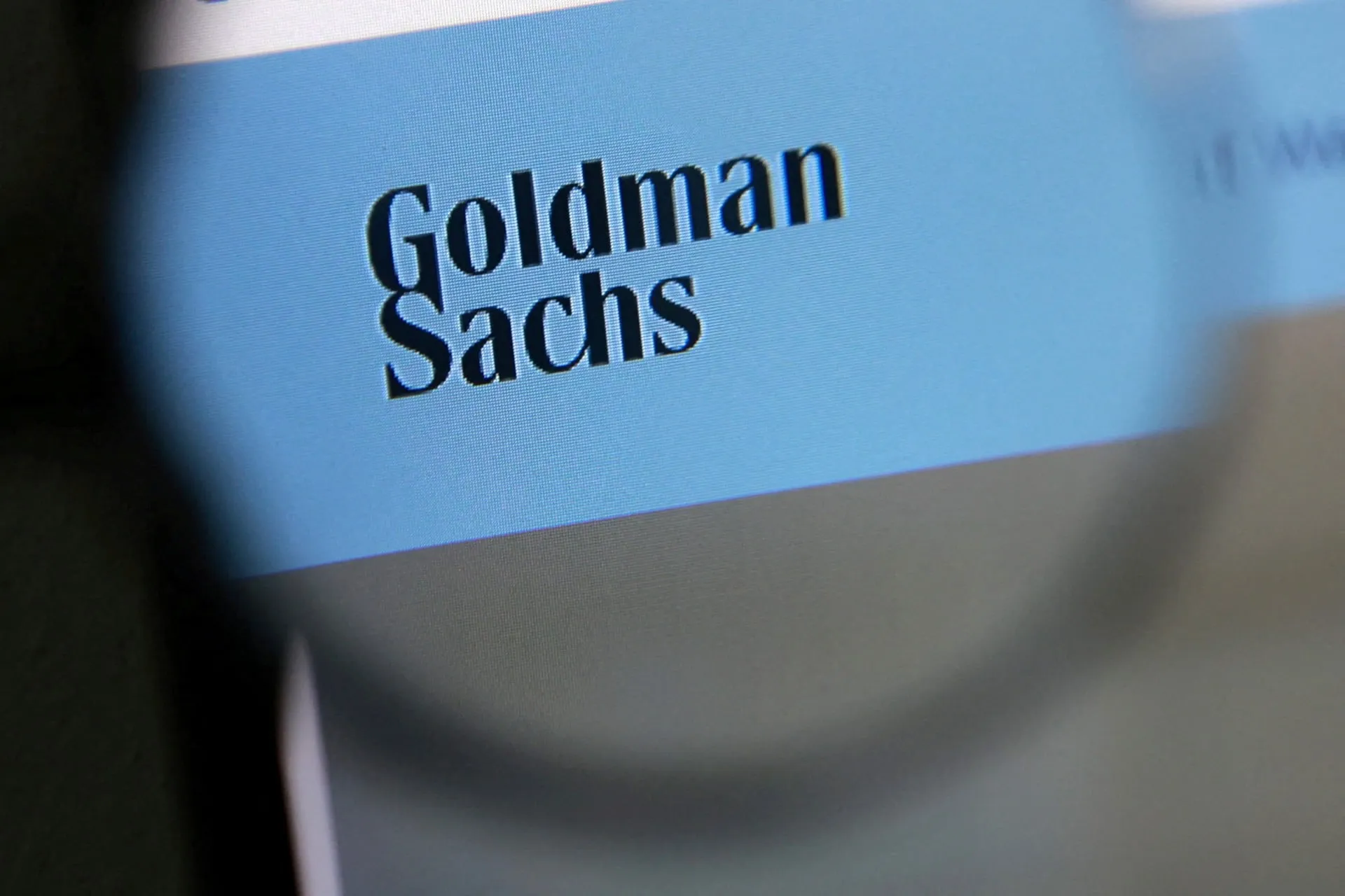Το λογότυπο της Goldman Sachs σε γραφείο τράπεζας
