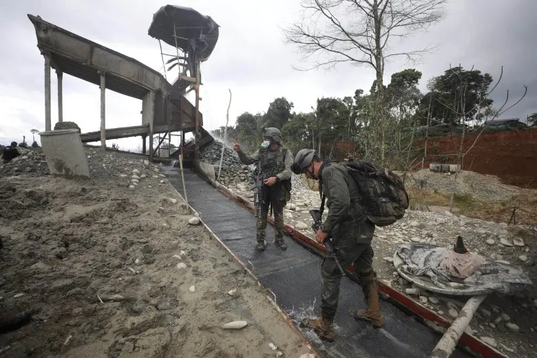 Φλεγόμενο φορτηγό μετά από έκρηξη στην Κούκουτα Κολομβίας
