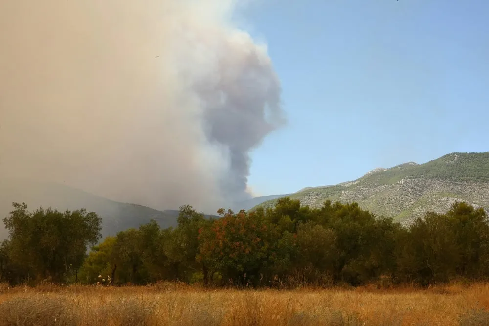 Κλειστό κατάστημα σούπερ μάρκετ MERE στην Ελλάδα