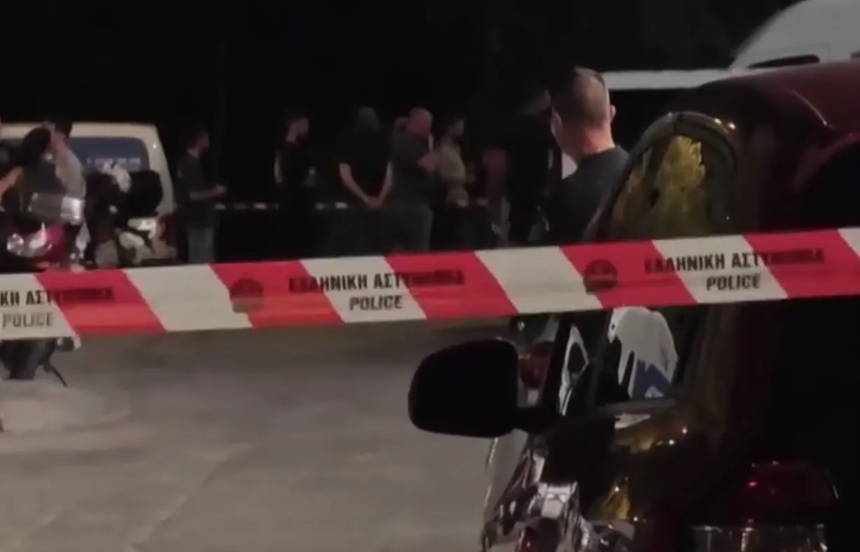 Αστυνομικό όχημα σε δρόμο, έρευνα Άγιος Δημήτριος