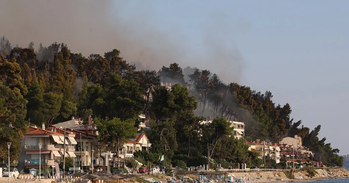 Πυροσβεστικά οχήματα στη φωτιά στη Σίβηρη Χαλκιδικής