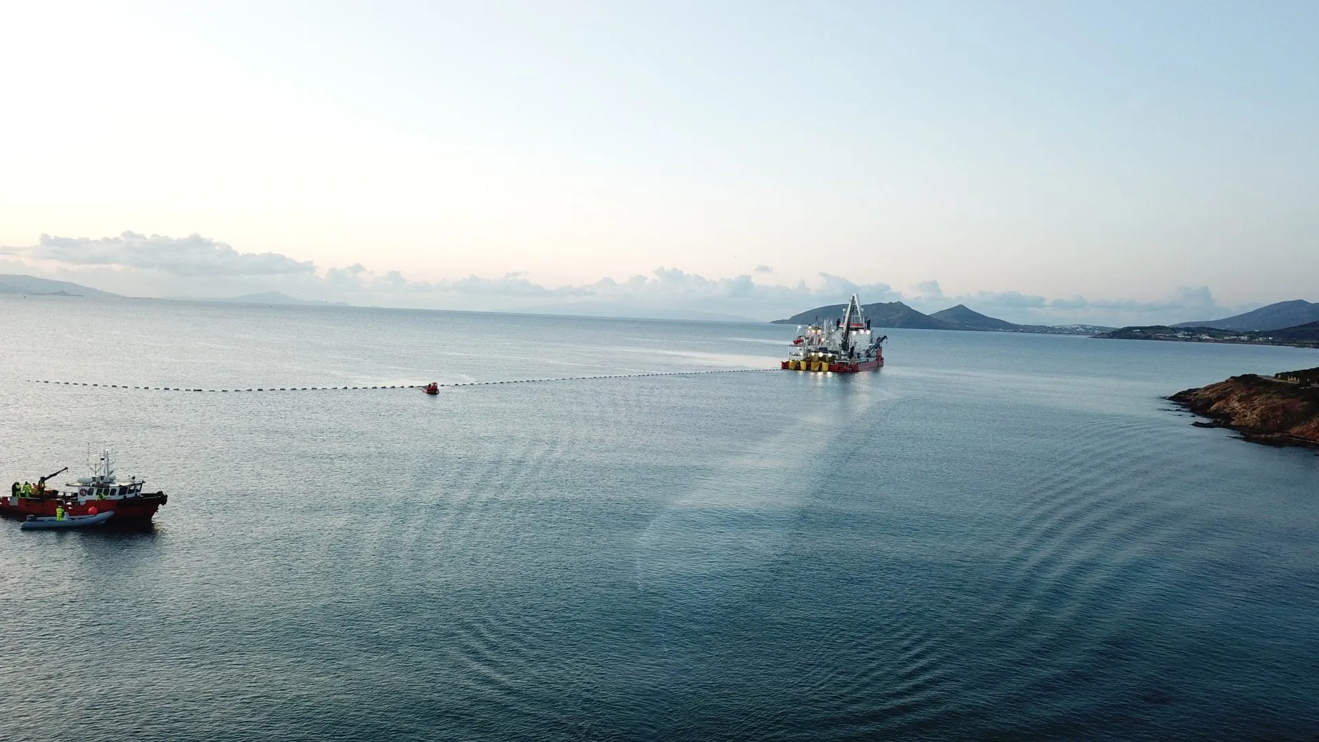 Σημαίες ΗΠΑ και χάρτης Ανατολικής Μεσογείου