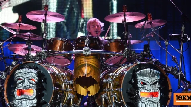 Ο ντράμερ Φρανκ Μπερντ των ZZ Top σε συναυλία