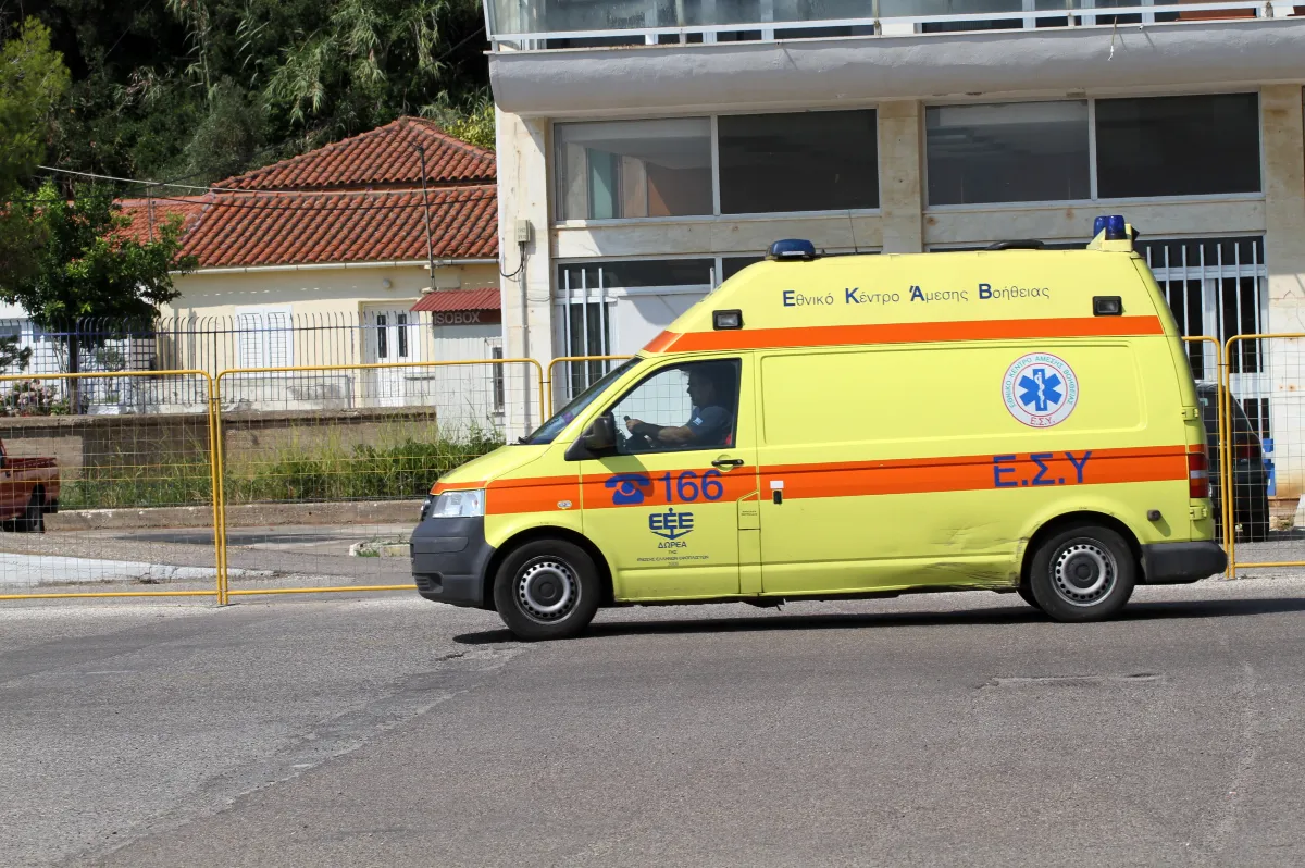 Πυροσβέστες σε επιχείρηση ανάσυρσης από πηγάδι