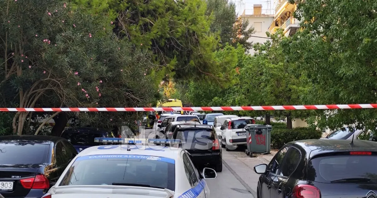 Αστυνομικός αποκλεισμός στη Νέα Σμύρνη μετά τη γυναικοκτονία
