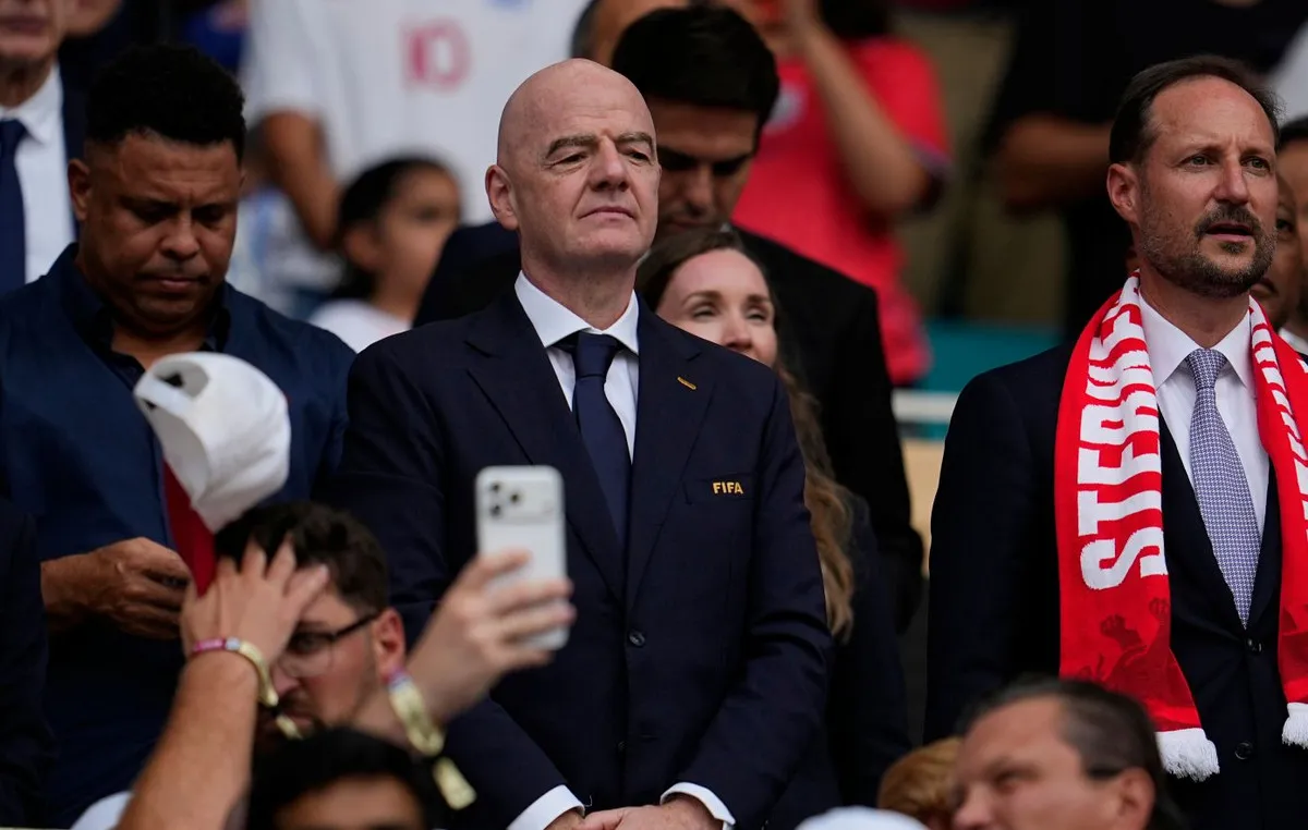 Ο Τζιάνι Ινφαντίνο σε συνέντευξη Τύπου της FIFA