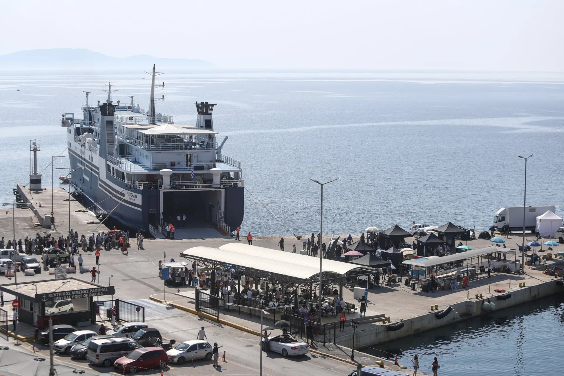 Το πλοίο Super Express στο λιμάνι της Ραφήνας
