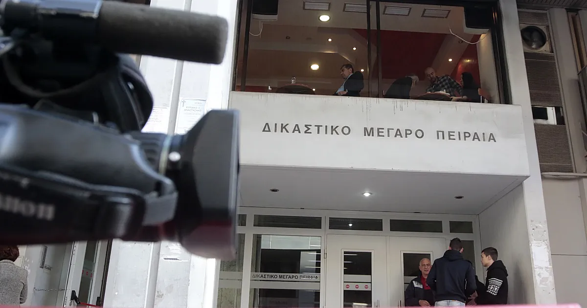 Αστυνομικός αποκλεισμός στα Δικαστήρια Πειραιά