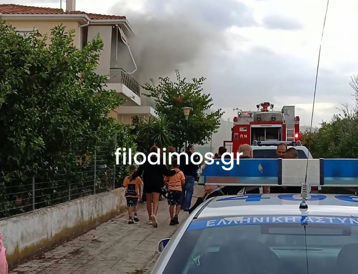 Φάκελος με φωτογραφία σε παρμπρίζ αυτοκινήτου στο Ηράκλειο