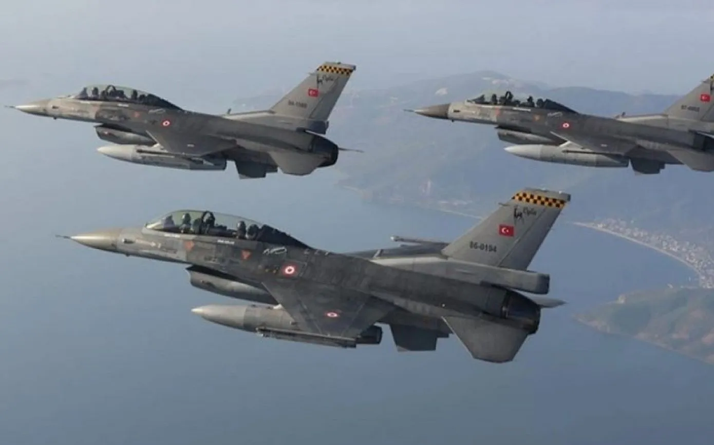 Τουρκικό F-16 πάνω από το Αιγαίο Πέλαγος