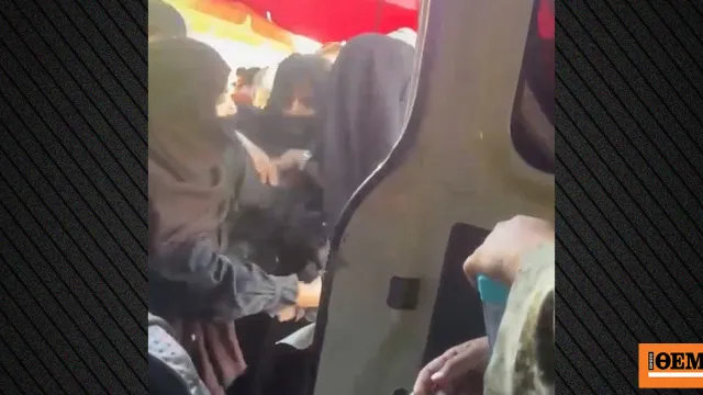 Συντρίμμια κτιρίου μετά από έκρηξη στην Πλάκα