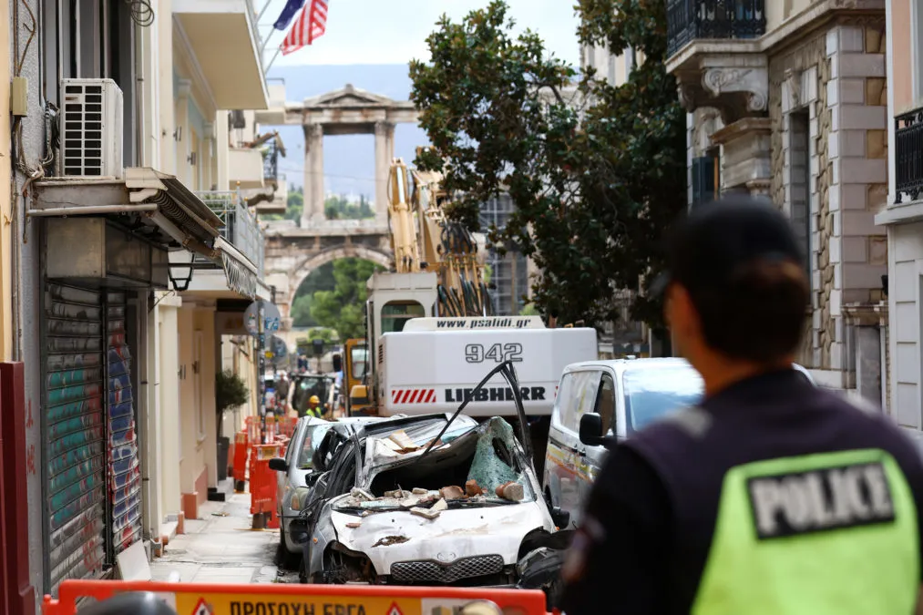 Κατεστραμμένο κτίριο μετά την έκρηξη στην Πλάκα