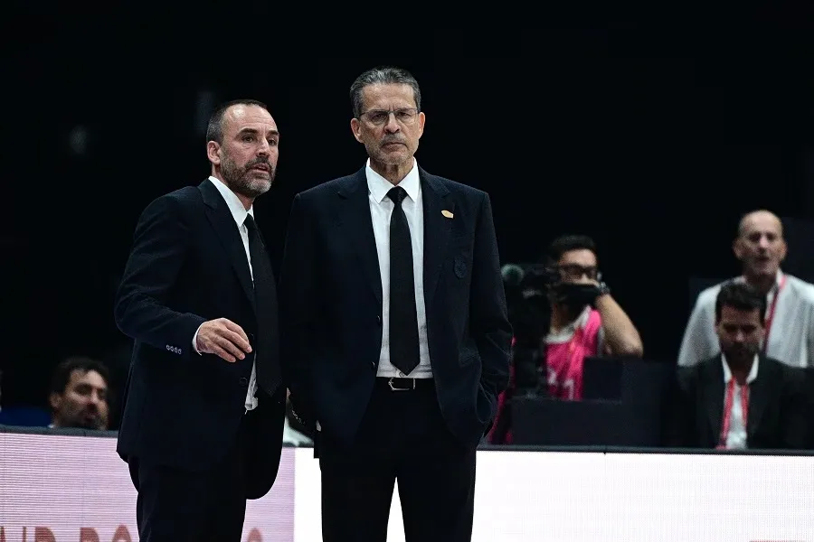 Ο Μαρτίνεθ πανηγυρίζει τον τίτλο στο Euroleague Super Cup