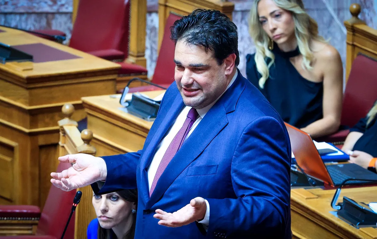 Ο υπουργός Εσωτερικών Θεόδωρος Λιβάνιος στη Βουλή