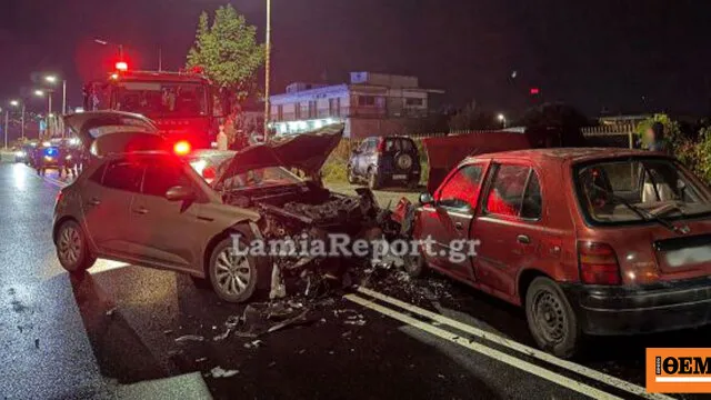 Ασθενοφόρο ΕΚΑΒ σε σημείο τροχαίου ατυχήματος στη Λαμία