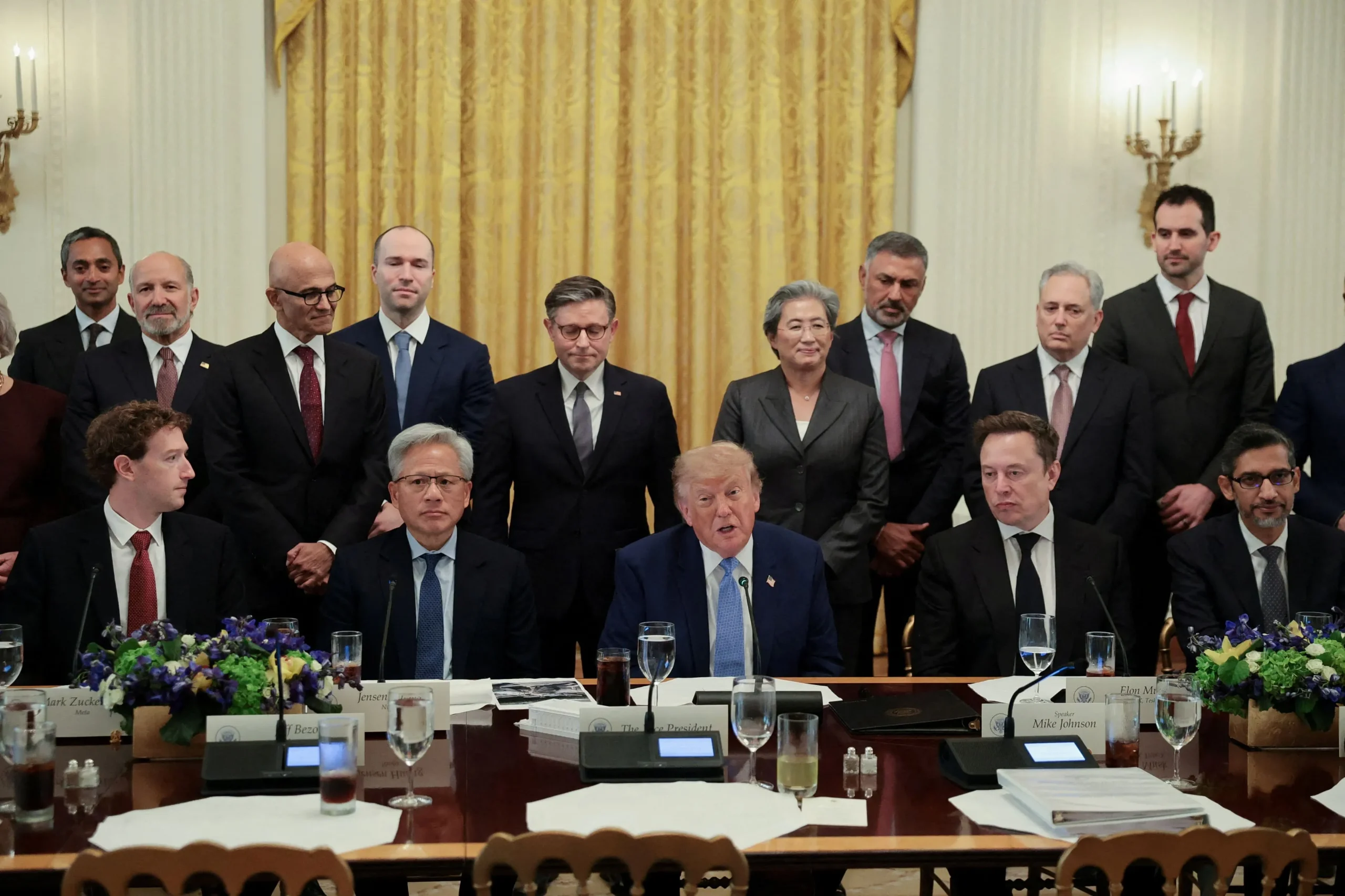 Ο Τραμπ σε συνάντηση με στελέχη τεχνολογίας στον Λευκό Οίκο