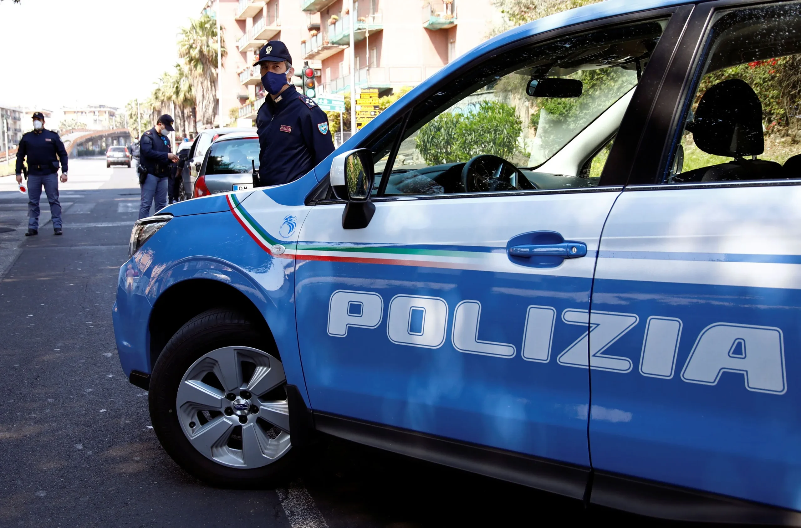 Αστυνομία έξω από σχολείο στη Ρώμη μετά την επίθεση