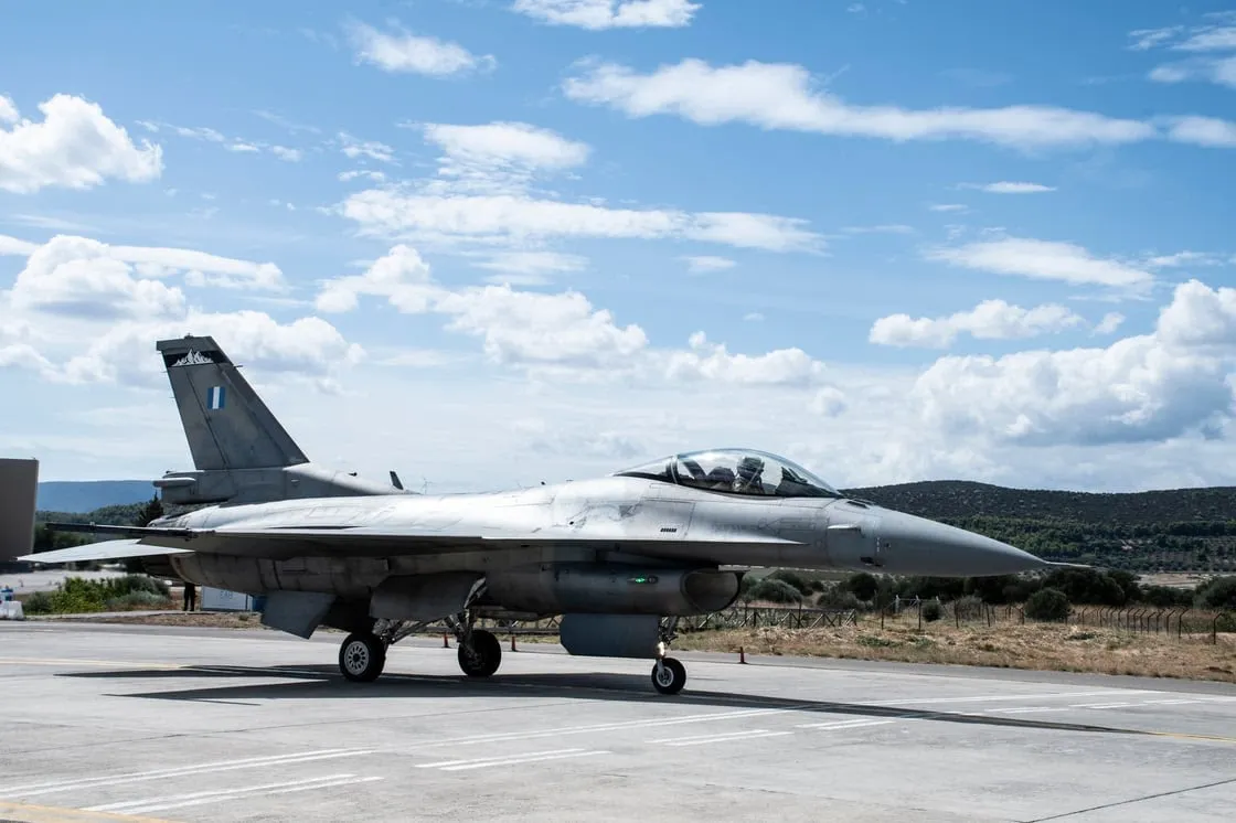 F-16 Viper της Πολεμικής Αεροπορίας στον αέρα