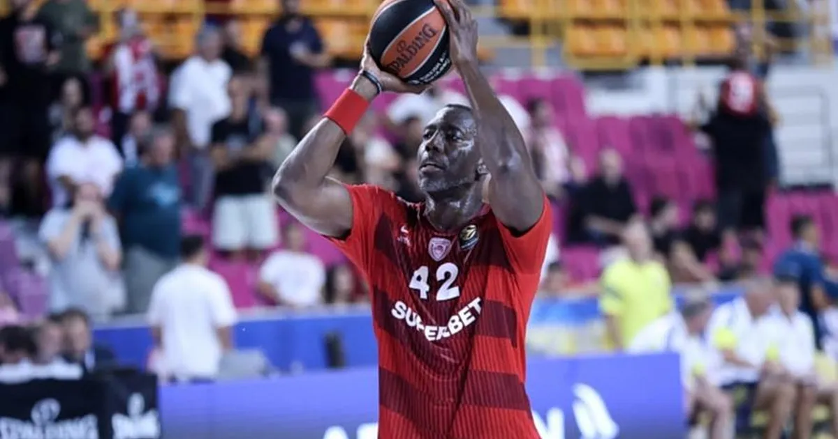 Ο Σακίλ Ο'Νιλ στη Zalgirio Arena πριν το Ζάλγκιρις-Ολυμπιακός